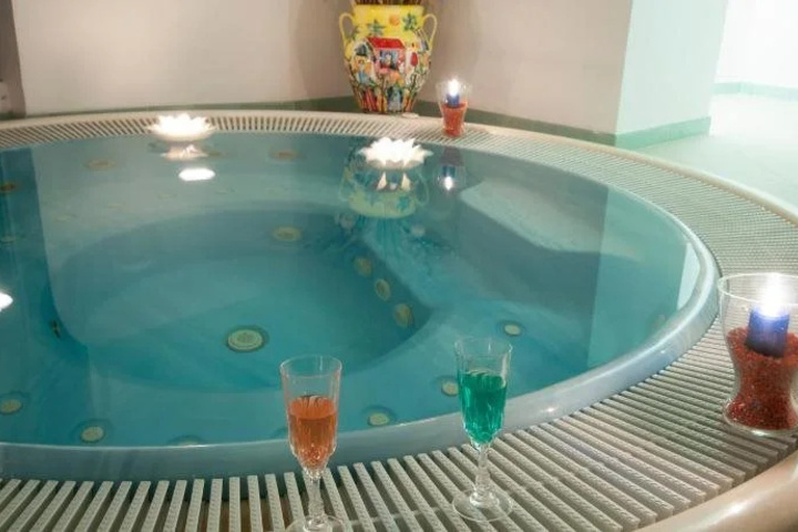Pool 13 of 28