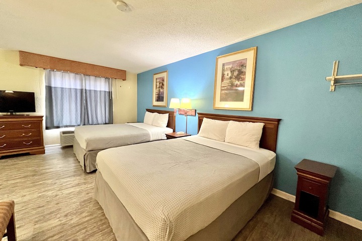 2 Queen Beds (8 of 8)