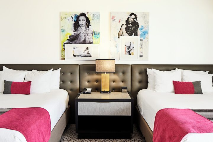 Room 32 of 75