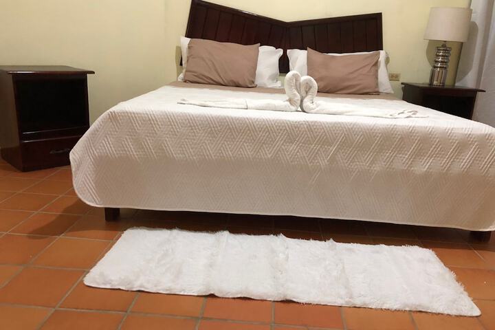 Room 4 of 8
