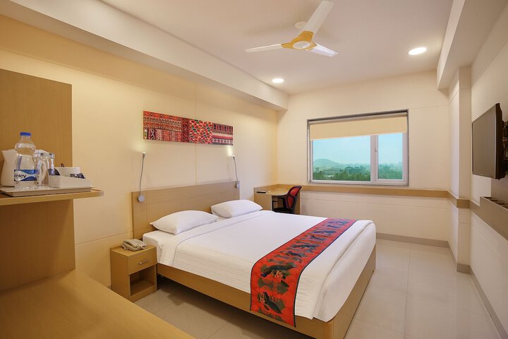 Room 10 of 33