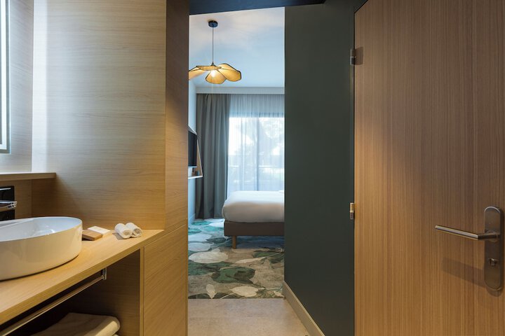 Room 3 of 9