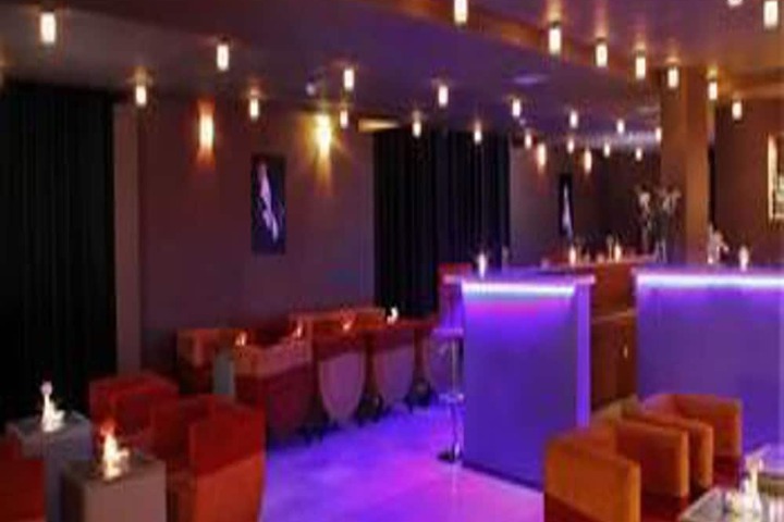 Lounge 56 of 80