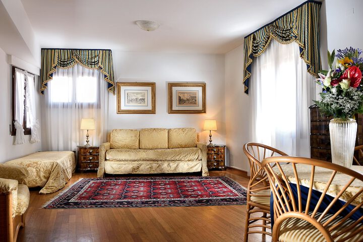 Room 2 of 30