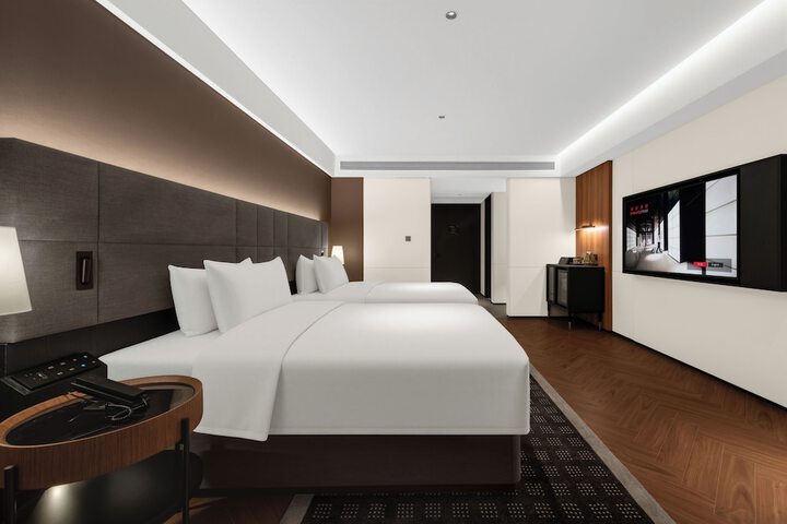 Room 19 of 82