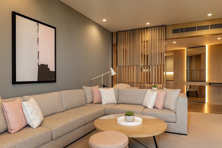 Lounge 304 of 334