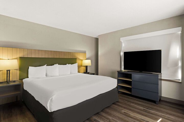 Suite 2 Queen Beds Accessible (5 of 7)
