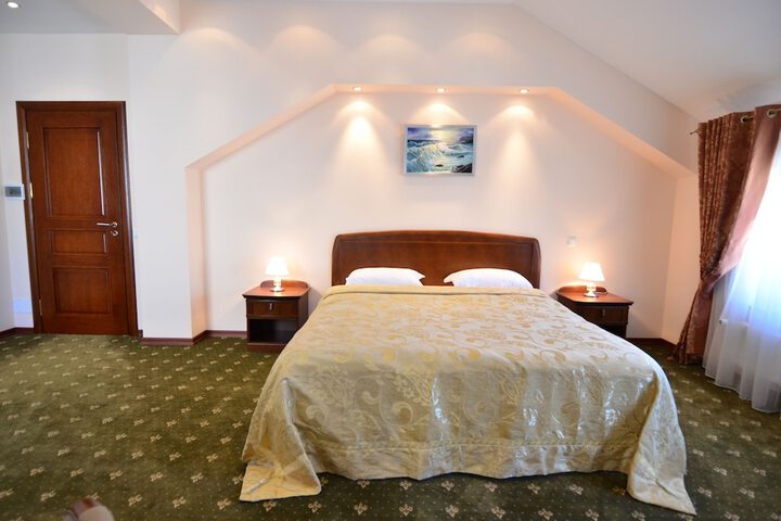 Room 5 of 28