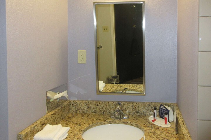 Room 10 of 24