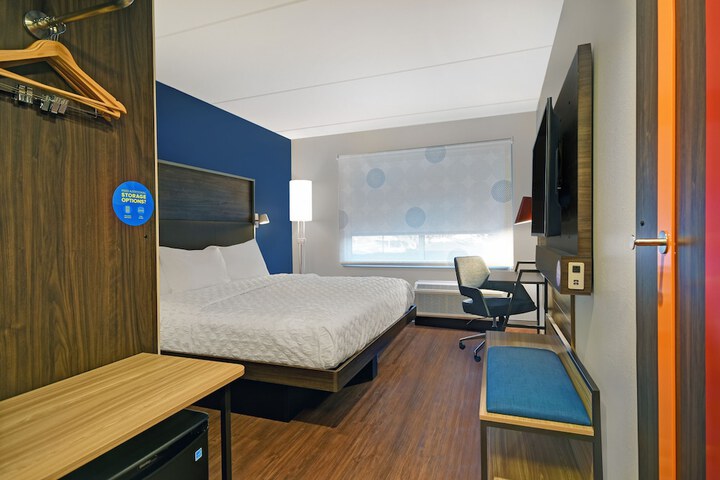 1 King Bed (18 of 18)