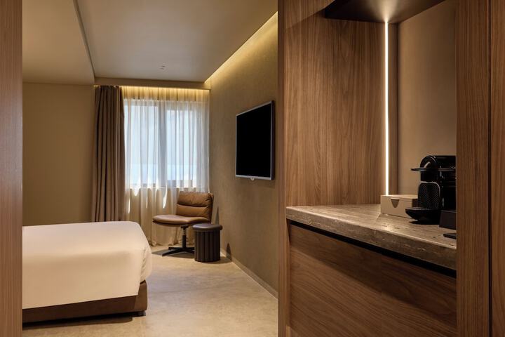 Room 14 of 23