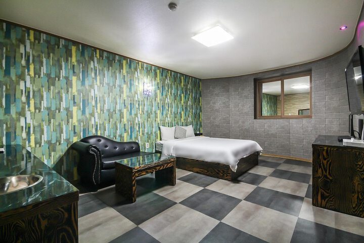 Room 4 of 57