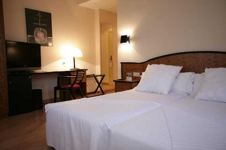 Room 6 of 26