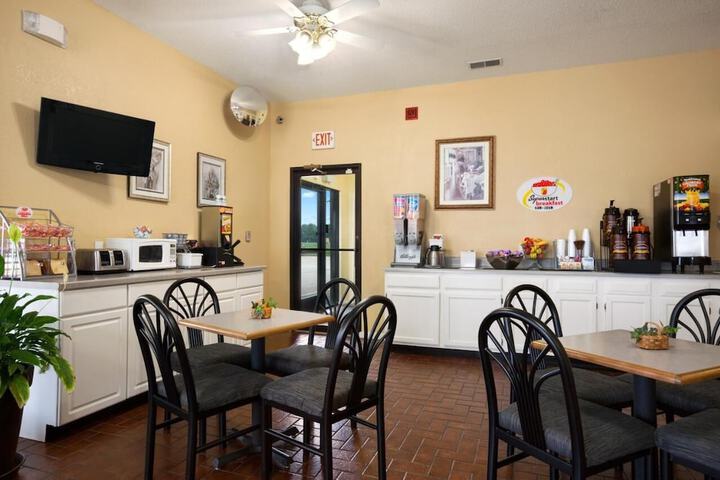 Breakfast/Coffee Service 13 of 15