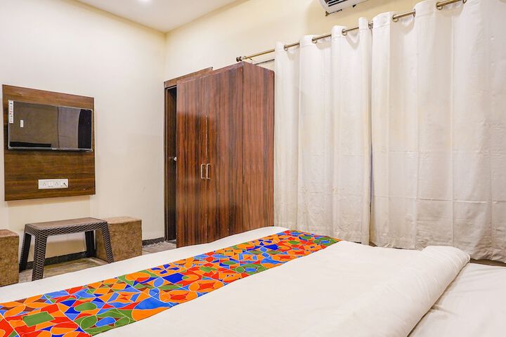 Room 19 of 28