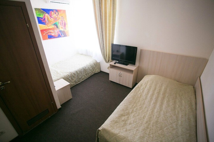 Room 11 of 36