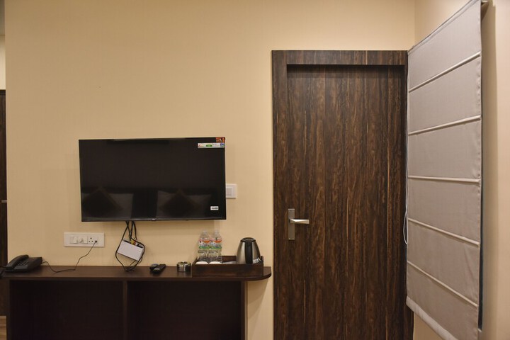 Room 5 of 15