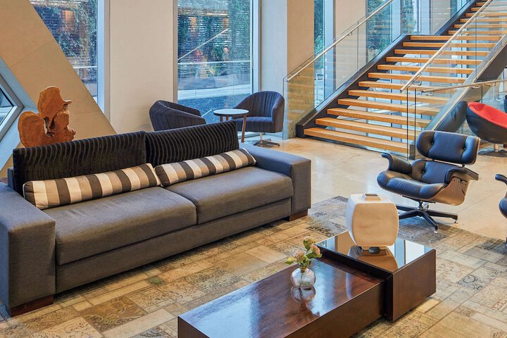 Entrance & Lobby