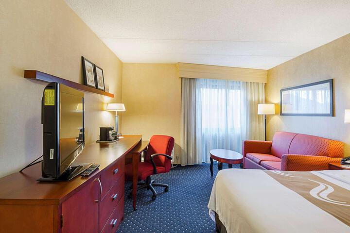 1 King Bed (2 of 8)