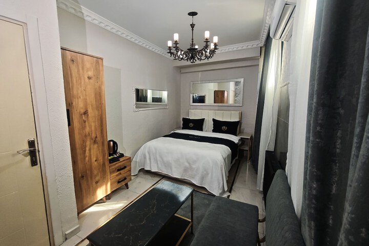 Room 9 of 71