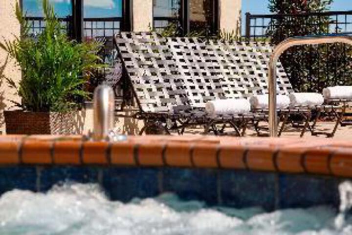 Pool 10 of 27
