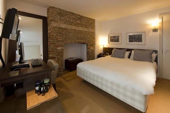 Room 18 of 29