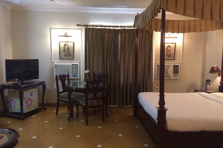 Room 17 of 31