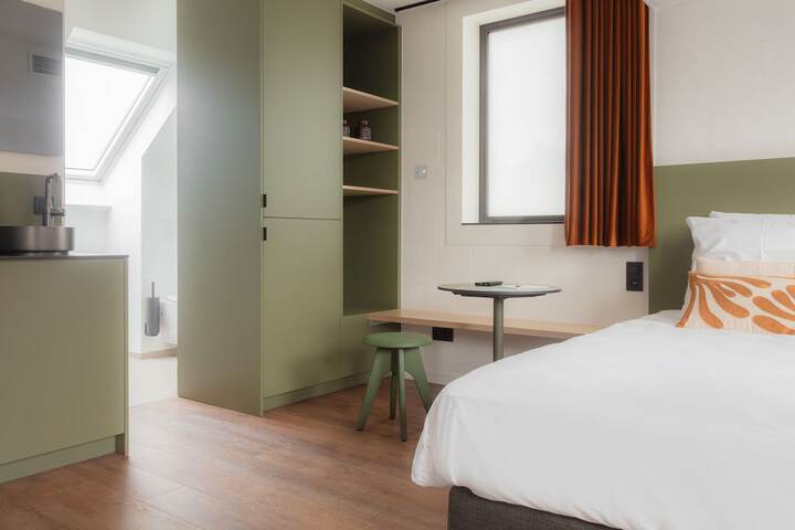 Room 6 of 46