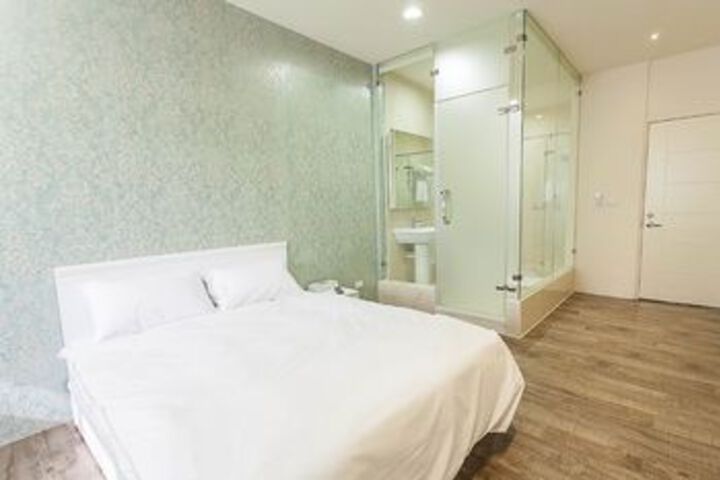 Room 9 of 24