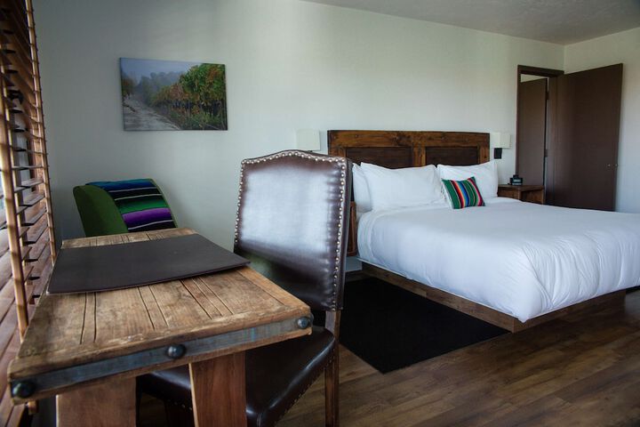 1 King Bed Accessible (9 of 10)