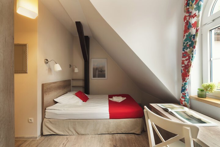 Room 5 of 158