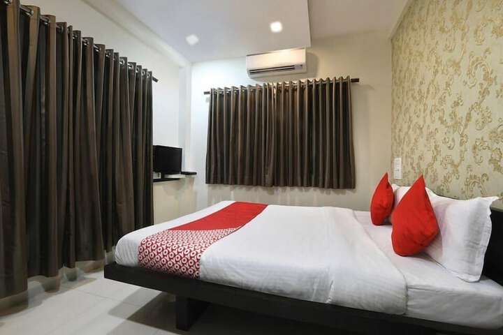 Room 2 of 8