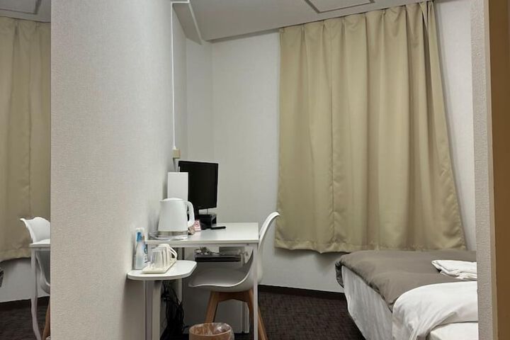Room 25 of 33