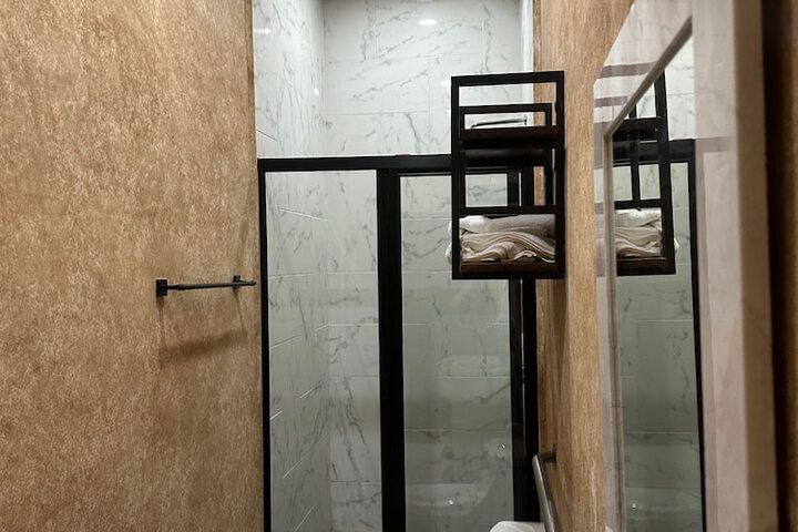 Room 26 of 40