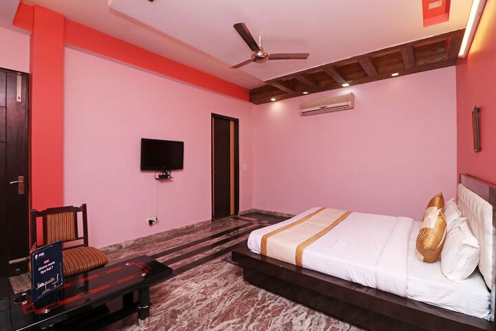 Room 6 of 17