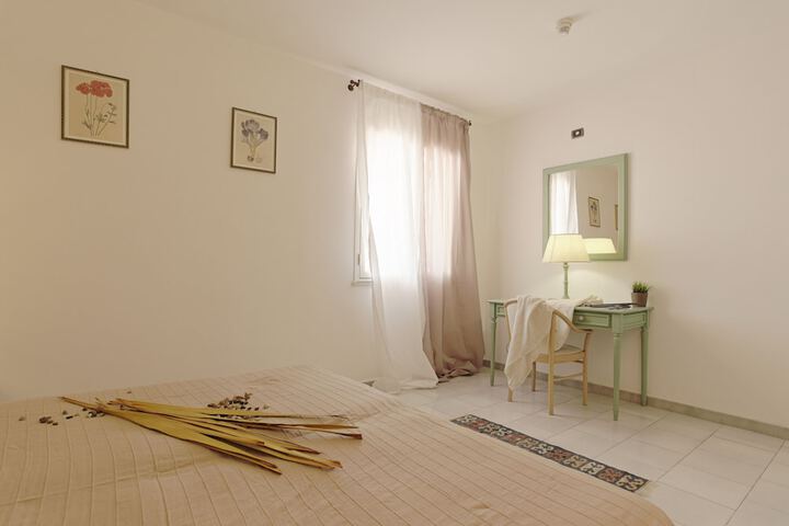 Room 9 of 35