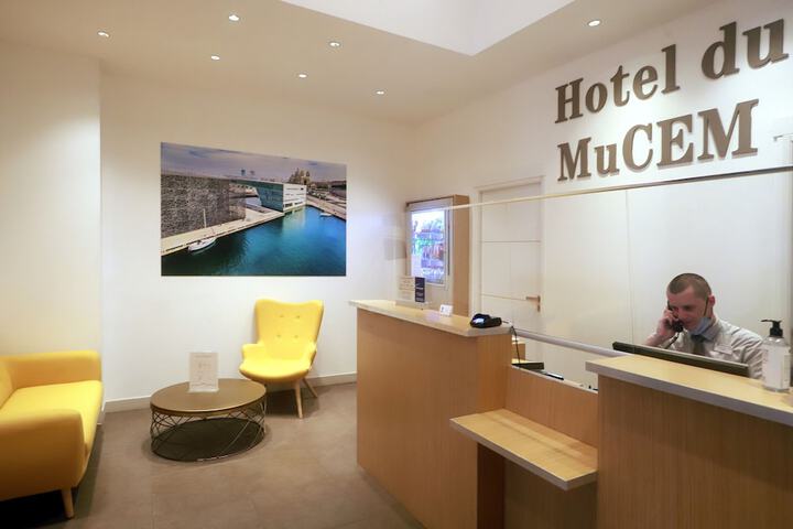 Entrance & Lobby