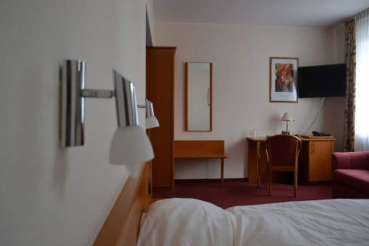 Room 8 of 21