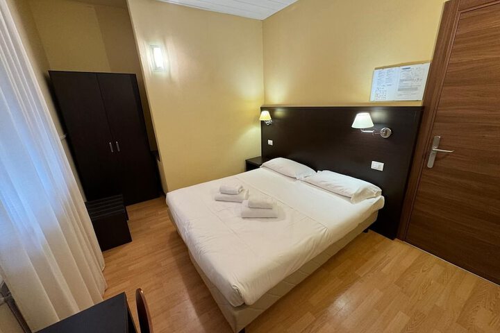 Room 35 of 96