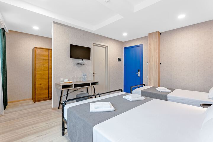 Room 27 of 68