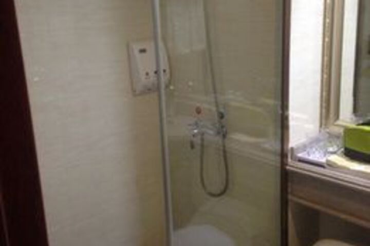 Room 34 of 59