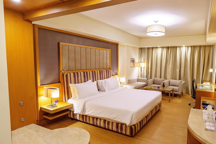 Room 32 of 107