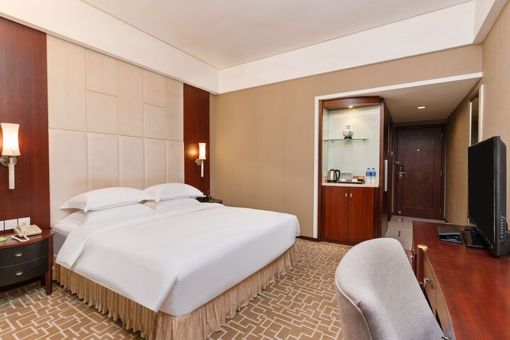 Room 17 of 37