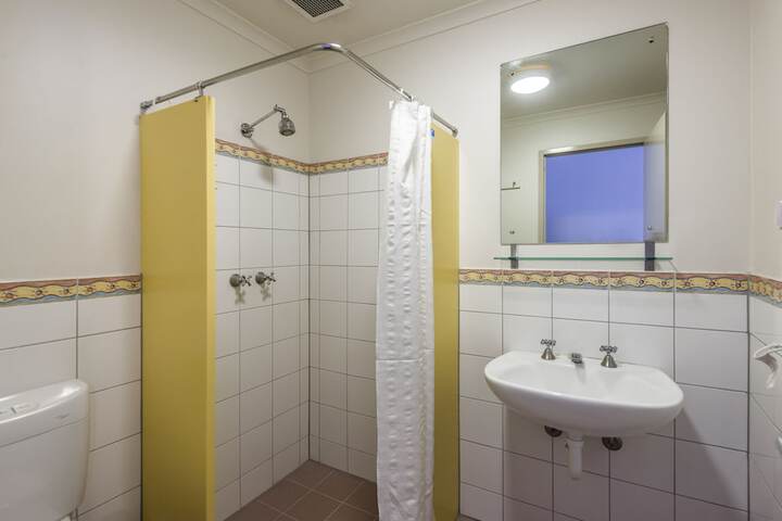 Room 33 of 42