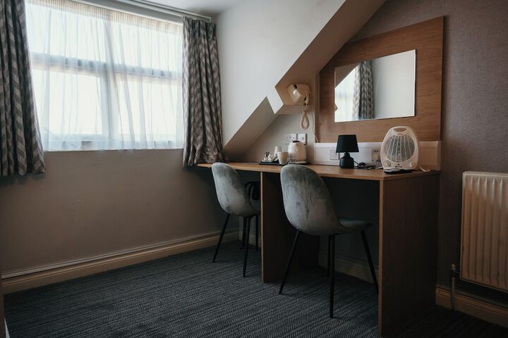 Room 10 of 19