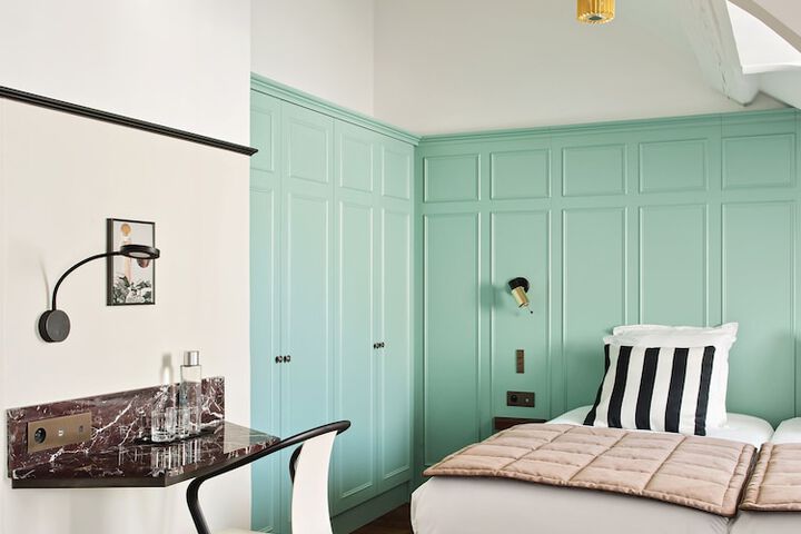 Room 15 of 24