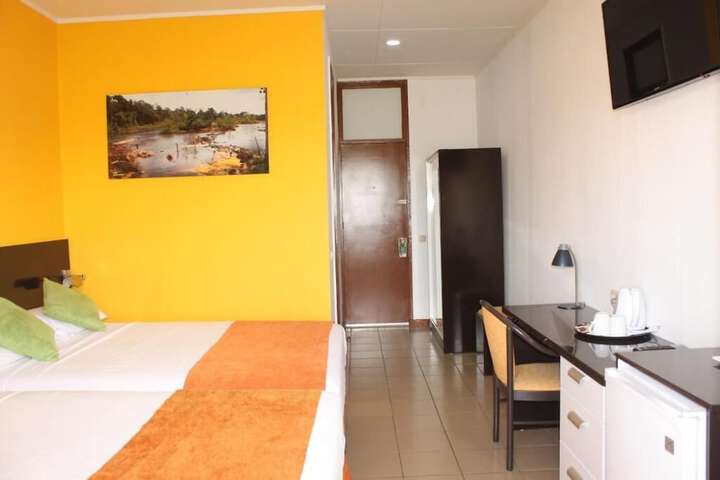 Room 18 of 33