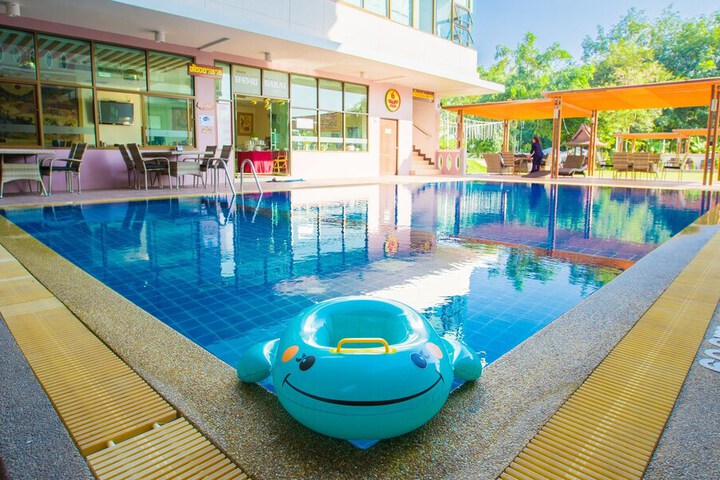 Pool 93 of 183