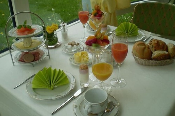 Breakfast/Coffee Service 37 of 45