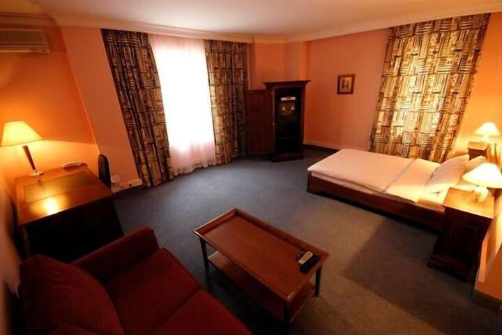 Room 7 of 15